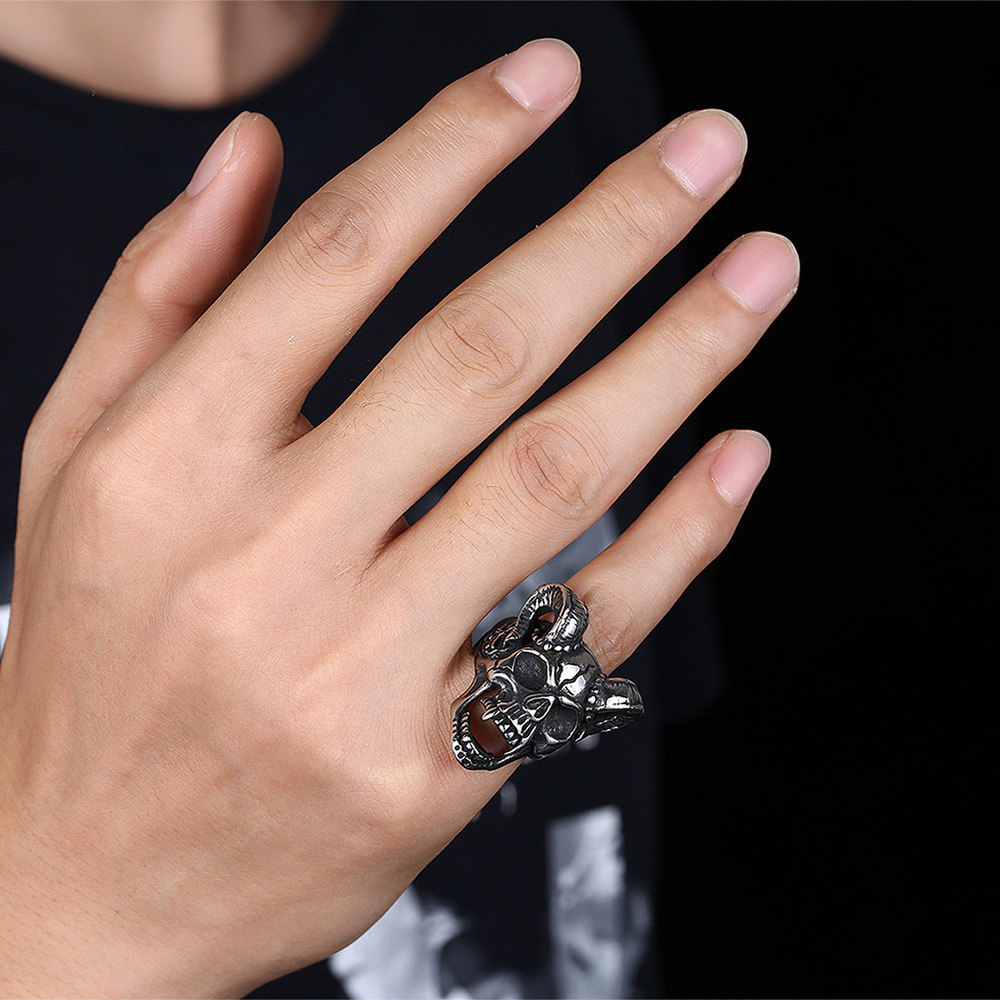 Men's Gothic Punk Horn Skull Ring - Image 2