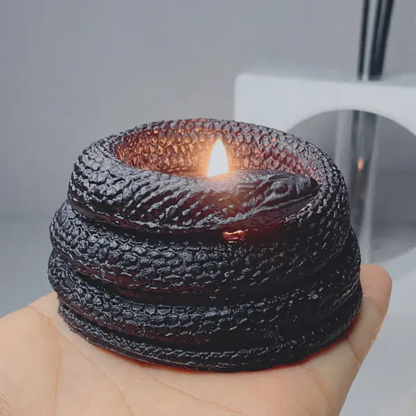 Halloween Snake Scented Candle - Decorative Witchcraft Candle for Spooky Events and Parties